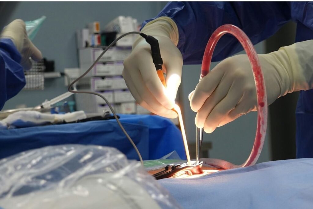 lighted retractors in surgery