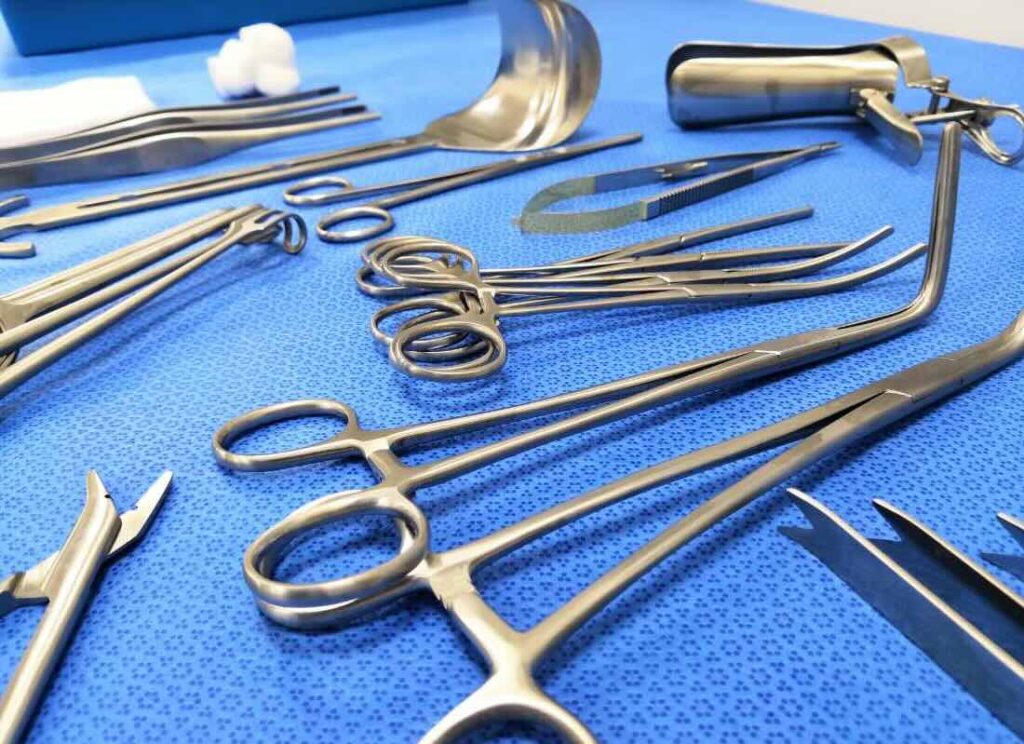 hinged surgical instrument maintenance